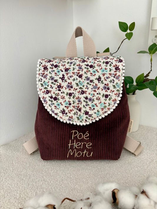 Sac maternelle personnalisé broderie prénom velours côtelé prune fleurs violette rose verte 