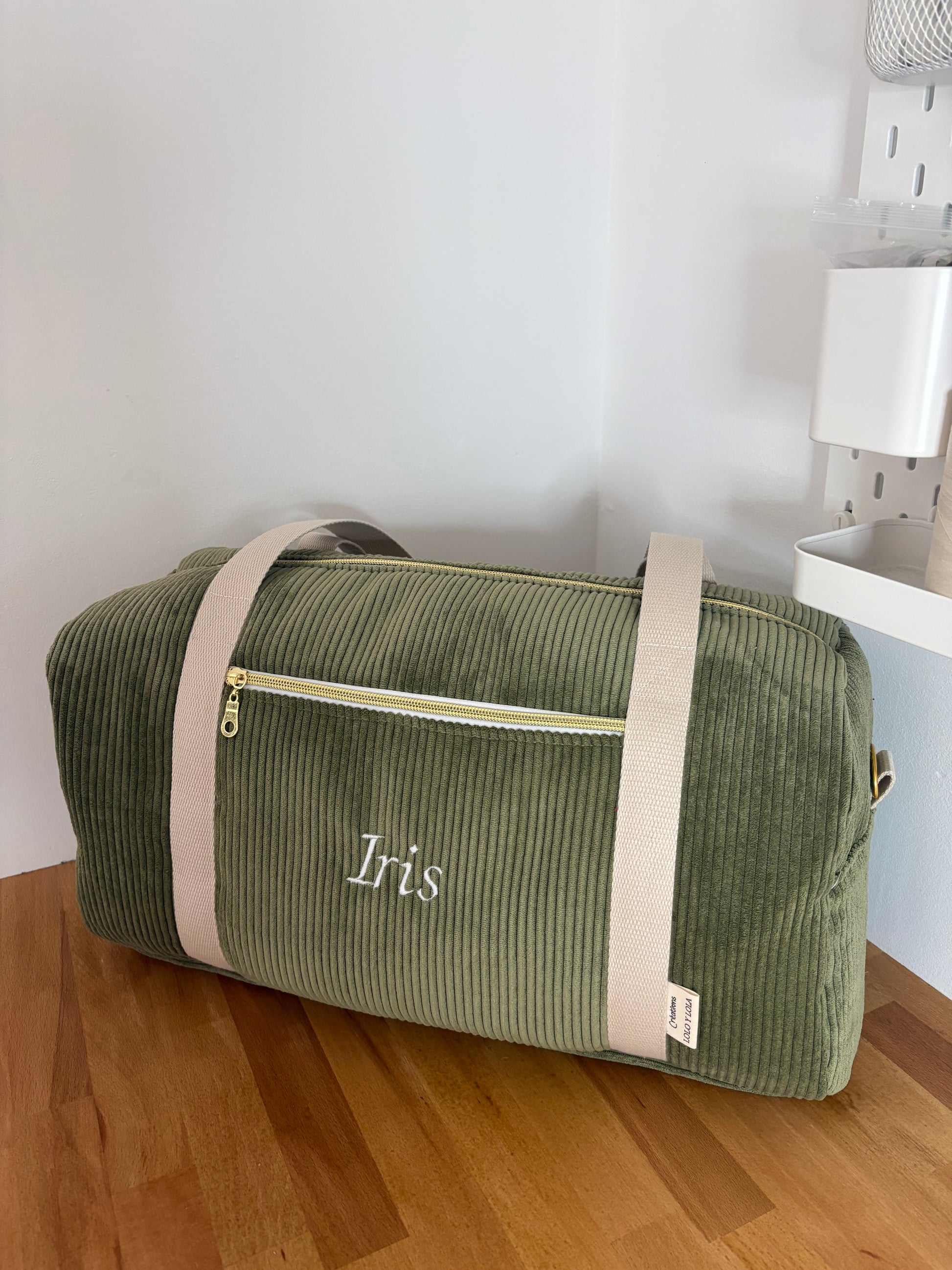 Sac à langer personnalisé prénom broderie velours côtelé vert olive 
Cadeau naissance personnalisé 