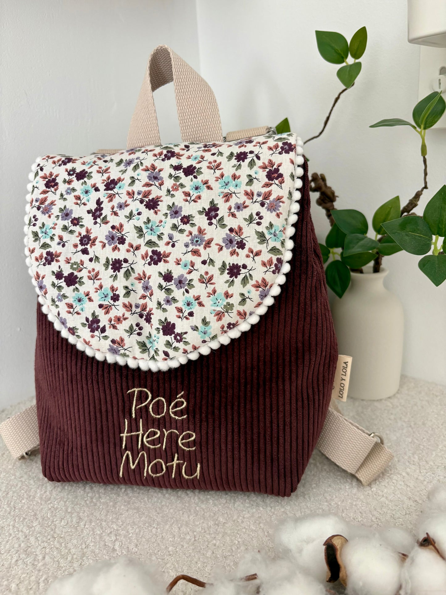 Sac maternelle personnalisé broderie prénom velours côtelé prune fleurs violette rose verte