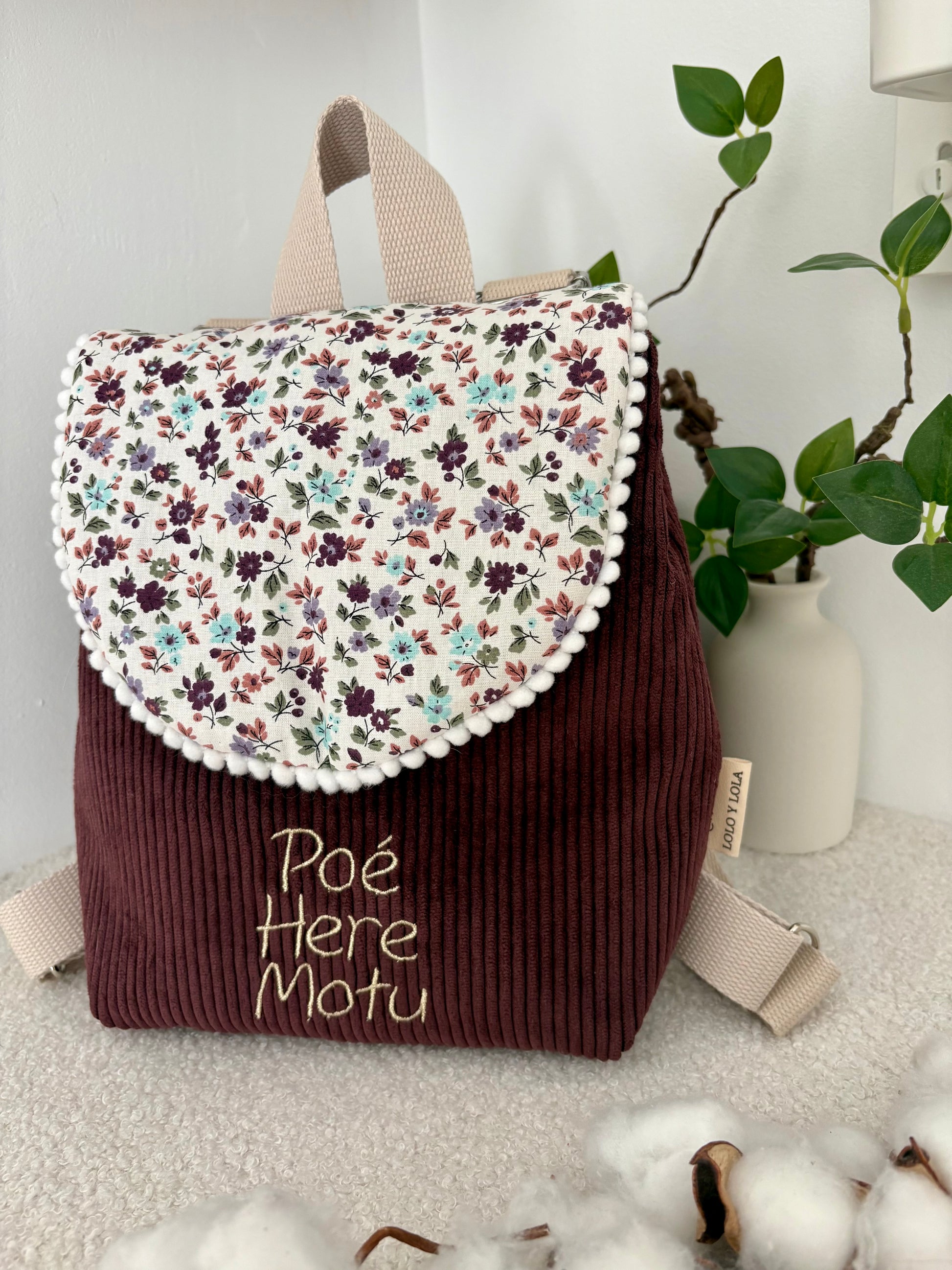 Sac maternelle personnalisé broderie prénom velours côtelé prune fleurs violette rose verte