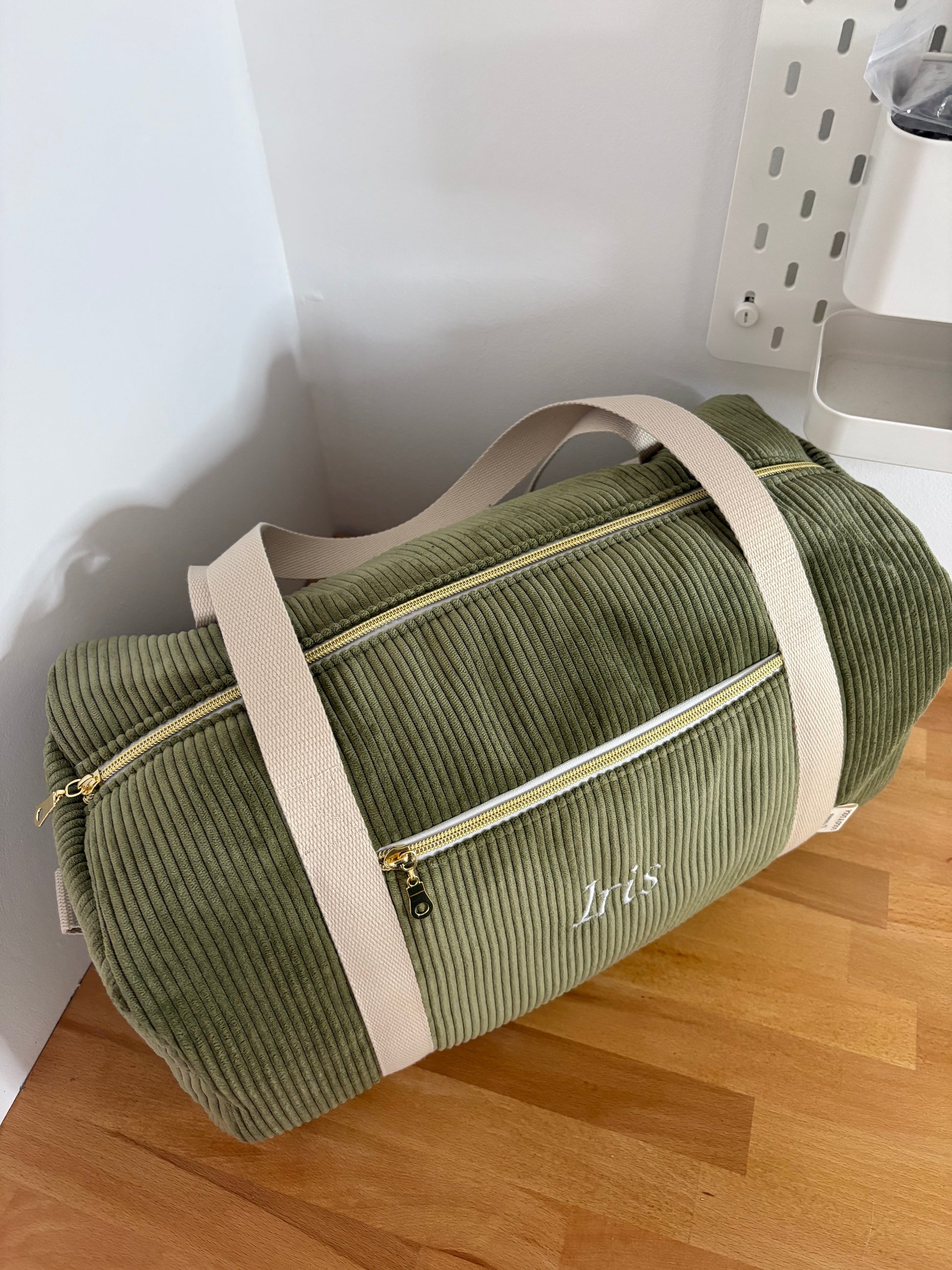 Sac à langer personnalisé prénom broderie velours côtelé vert olive 
Cadeau naissance personnalisé 