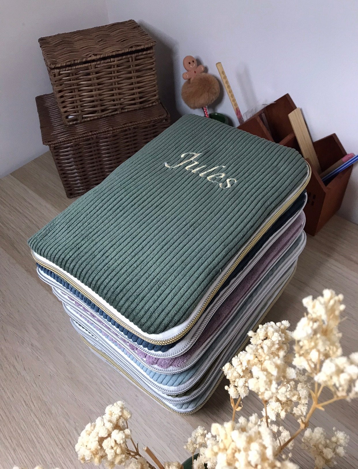 Protège carnet de santé velours côtelé kaki broderie prénom 