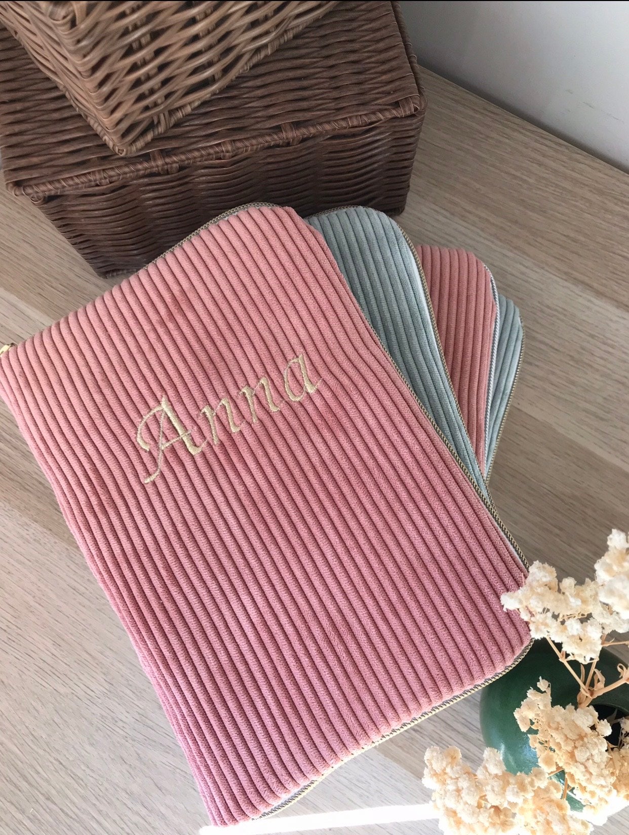 Protège carnet de santé velours côtelé vieux rose broderie prénom 