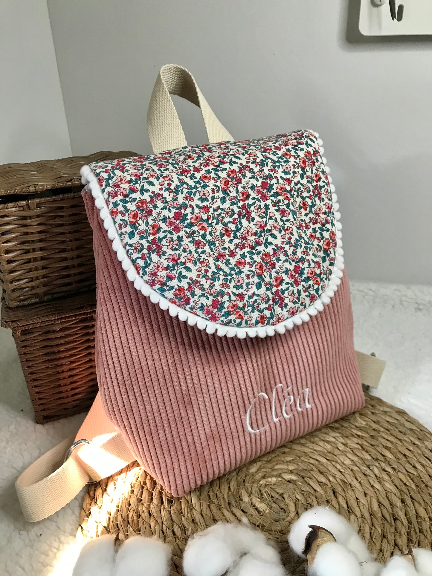Sac maternelle personnalisé broderie prénom velours côtelé vieux rose fleurs roses 