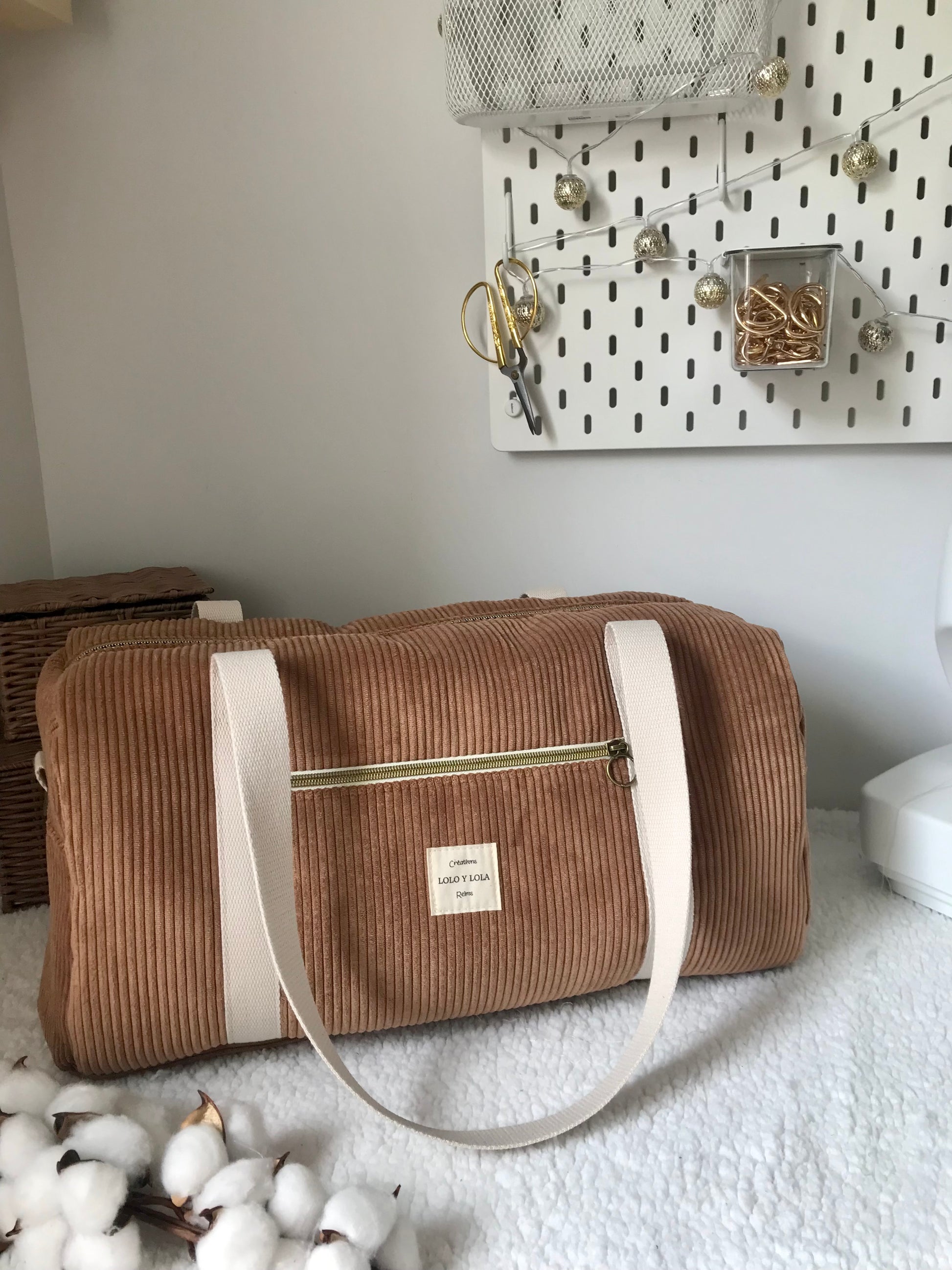 Sac à langer personnalisé prénom broderie velours côtelé marron camel cappuccino 