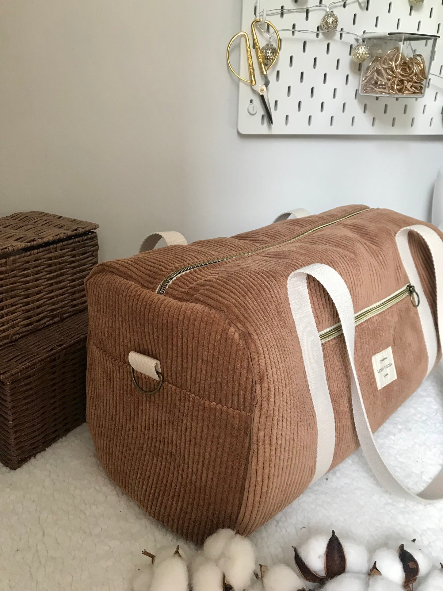 Sac à langer personnalisé prénom broderie velours côtelé marron camel cappuccino 