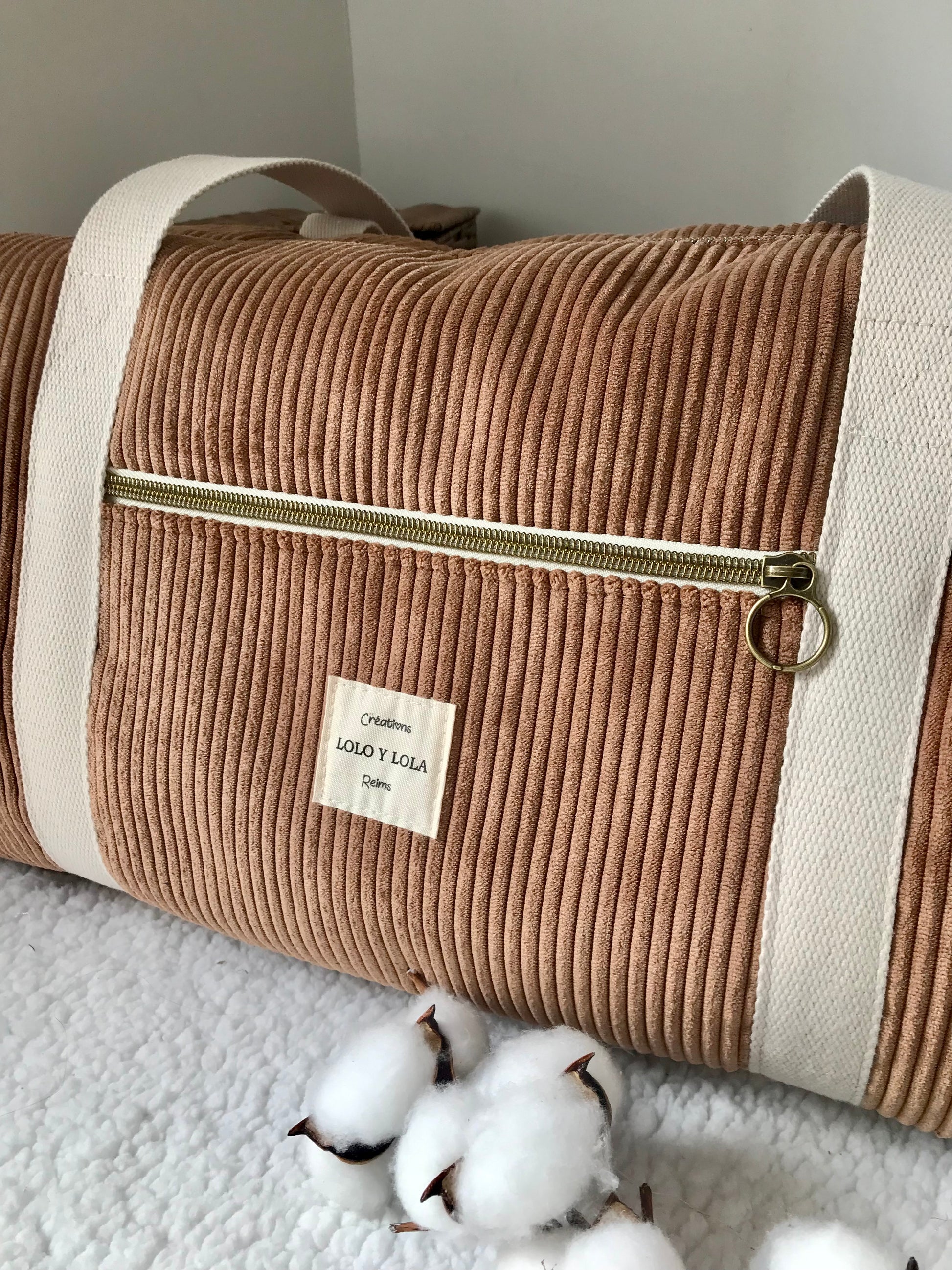 Sac à langer personnalisé prénom broderie velours côtelé marron camel cappuccino 