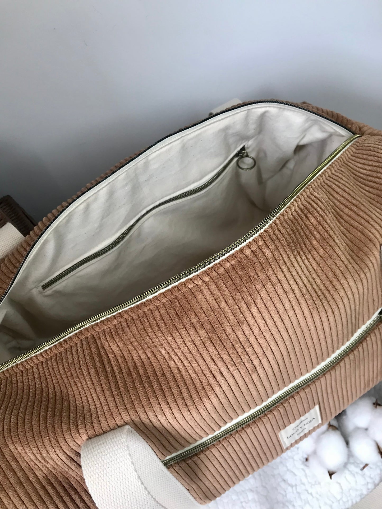 Sac à langer personnalisé prénom broderie velours côtelé marron camel cappuccino 