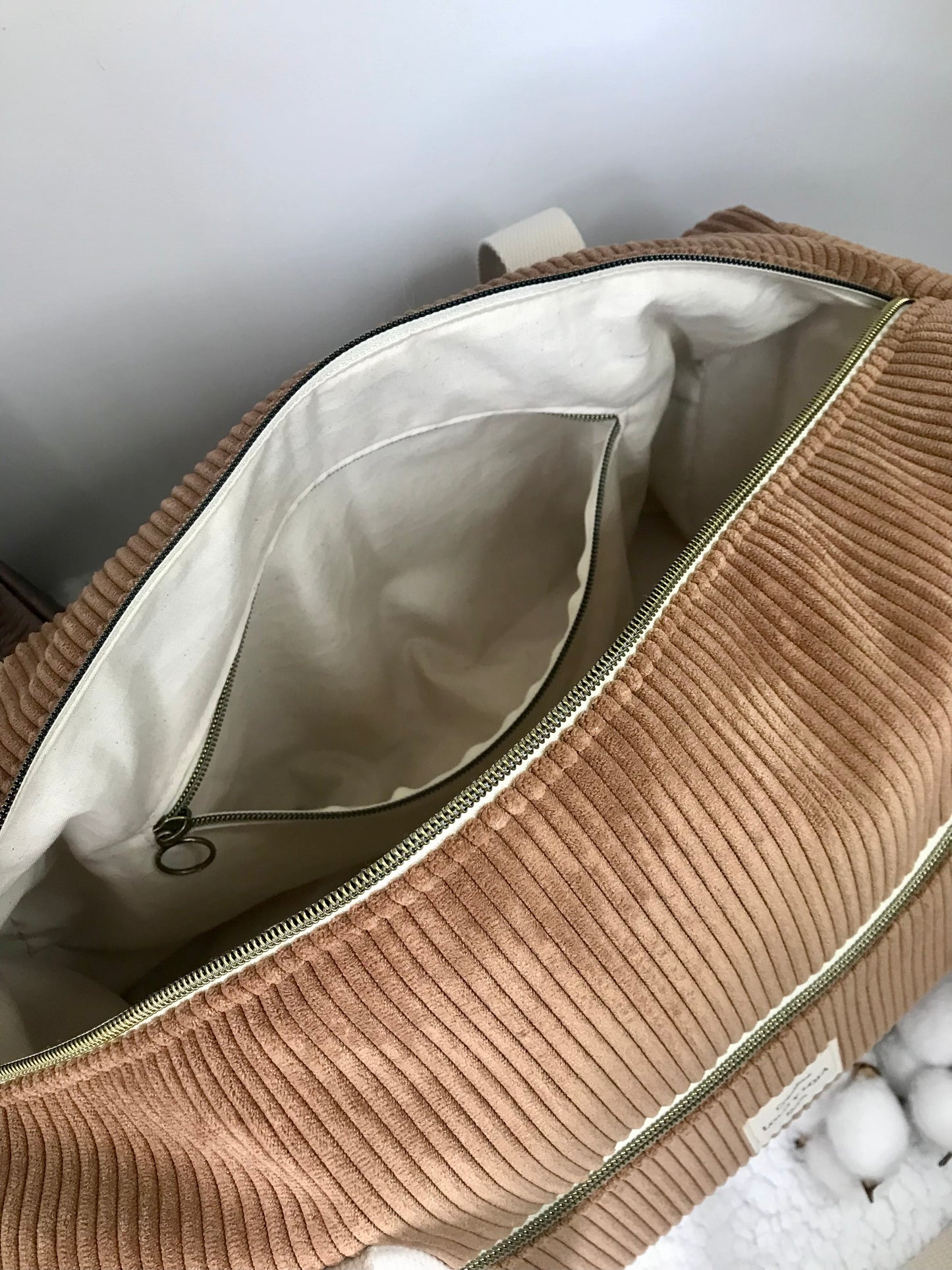Sac à langer personnalisé prénom broderie velours côtelé marron camel cappuccino 
Cadeau naissance personnalisé 