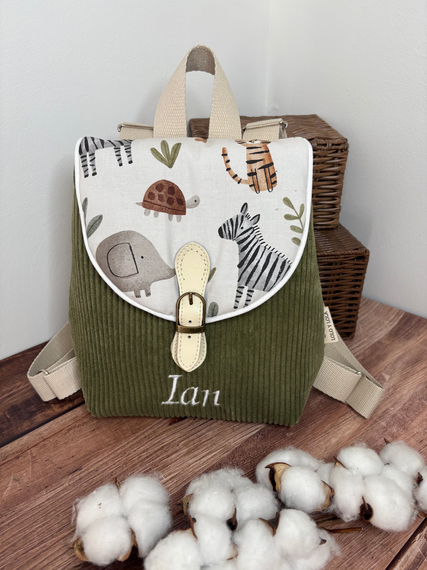 Sac maternelle personnalisé broderie prénom velours côtelé olive rabat savane zèbre girafe tigre 