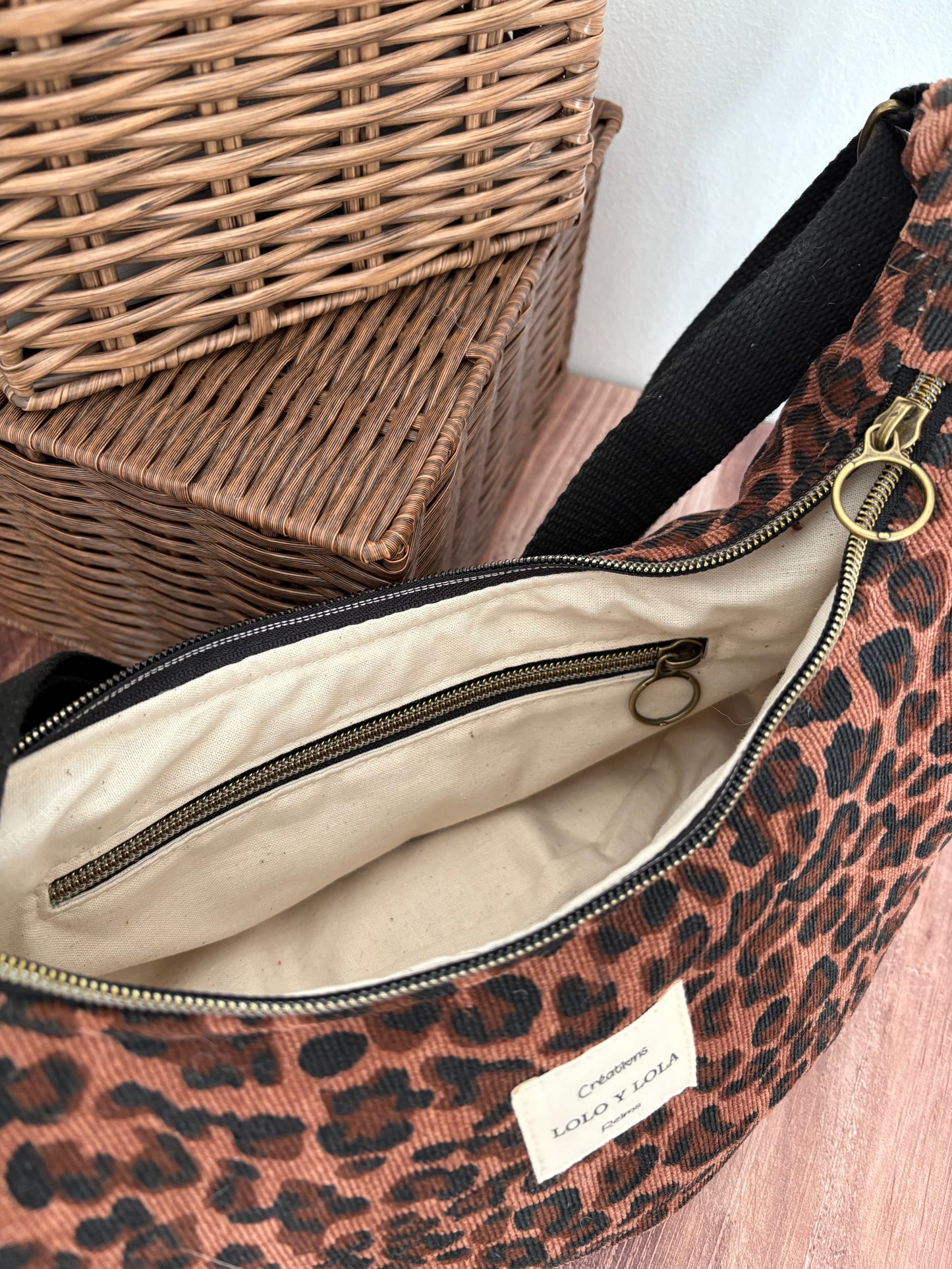 Sac femme velours côtelé 
Sac femme demi-lune velours côtelé 
Sac femme épaule bandoulière velours côtelé 
Sac femme velours milleraies léopard 