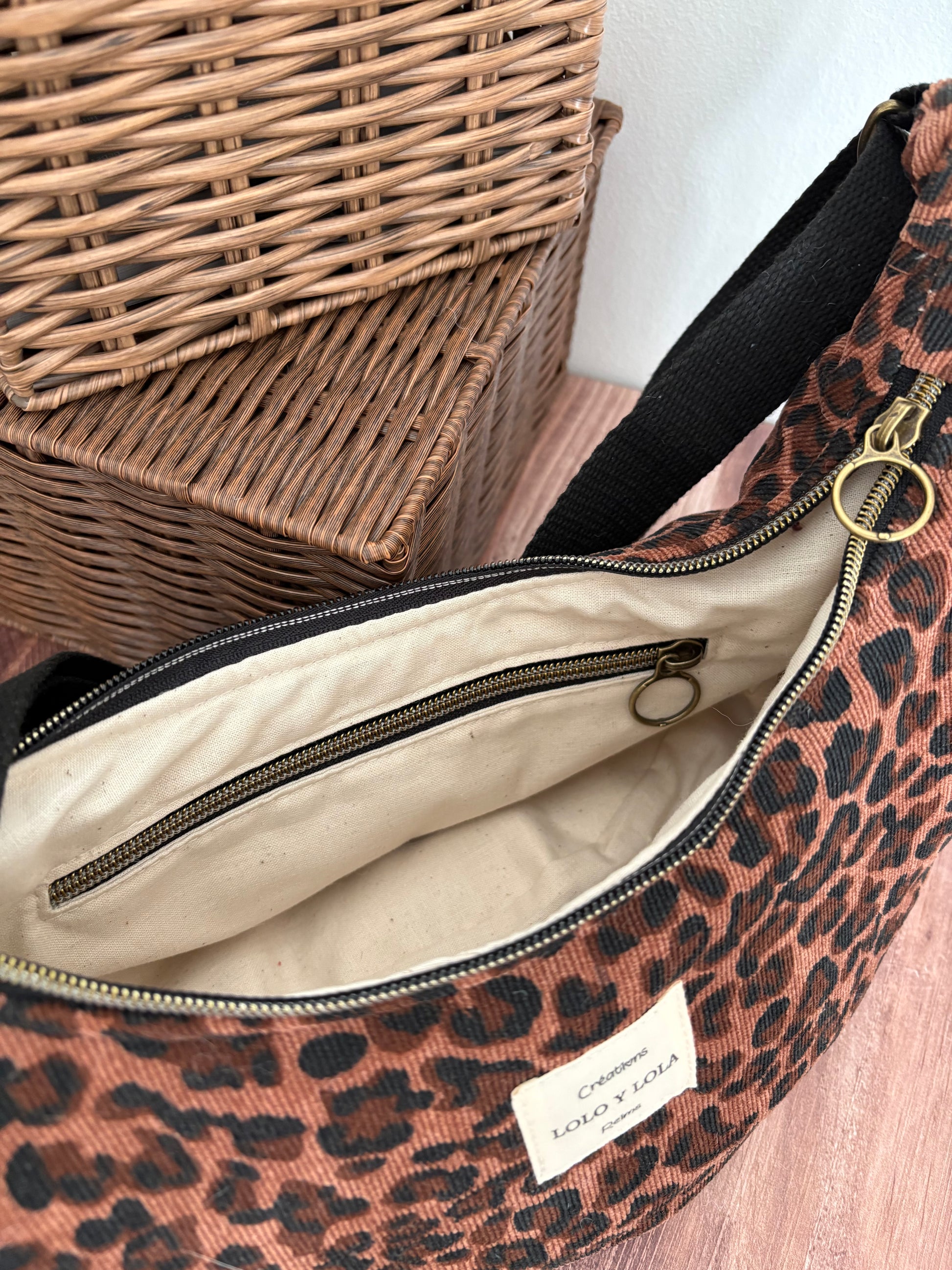 Sac femme velours côtelé 
Sac femme demi-lune velours côtelé 
Sac femme épaule bandoulière velours côtelé 
Sac femme velours milleraies léopard 