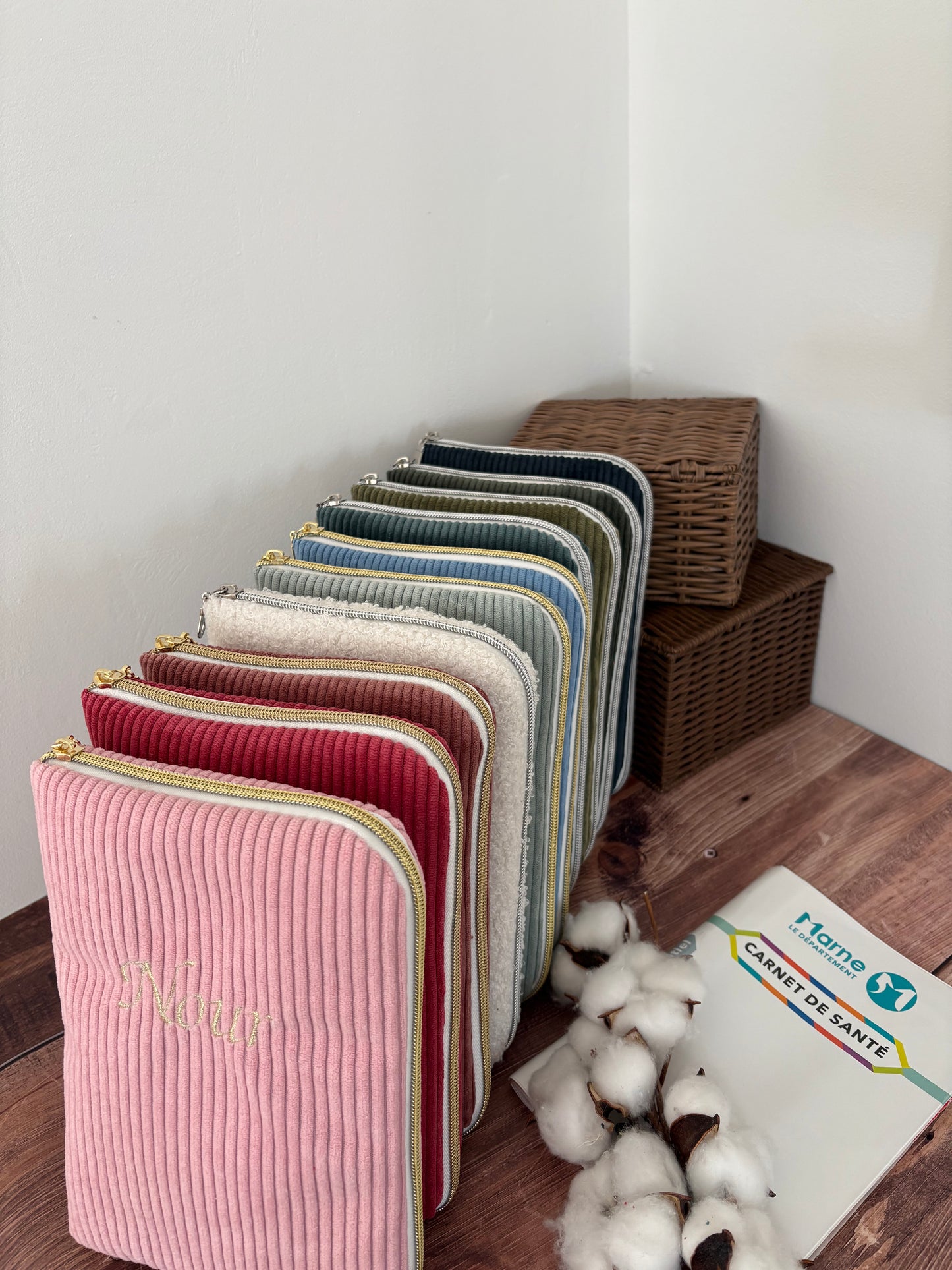 Protège carnet de santé velours côtelé broderie prénom 
