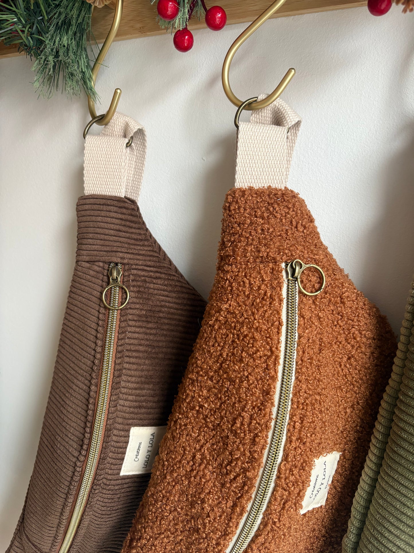 Sac banane velours côtelé personnalisé marron chocolat bouclette marron caramel 