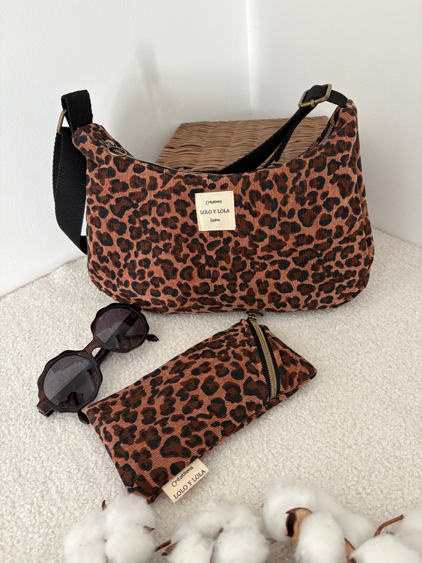 Sac femme léopard 
Sac femme baguette épaule bandoulière jean léopard et velours côtelé 