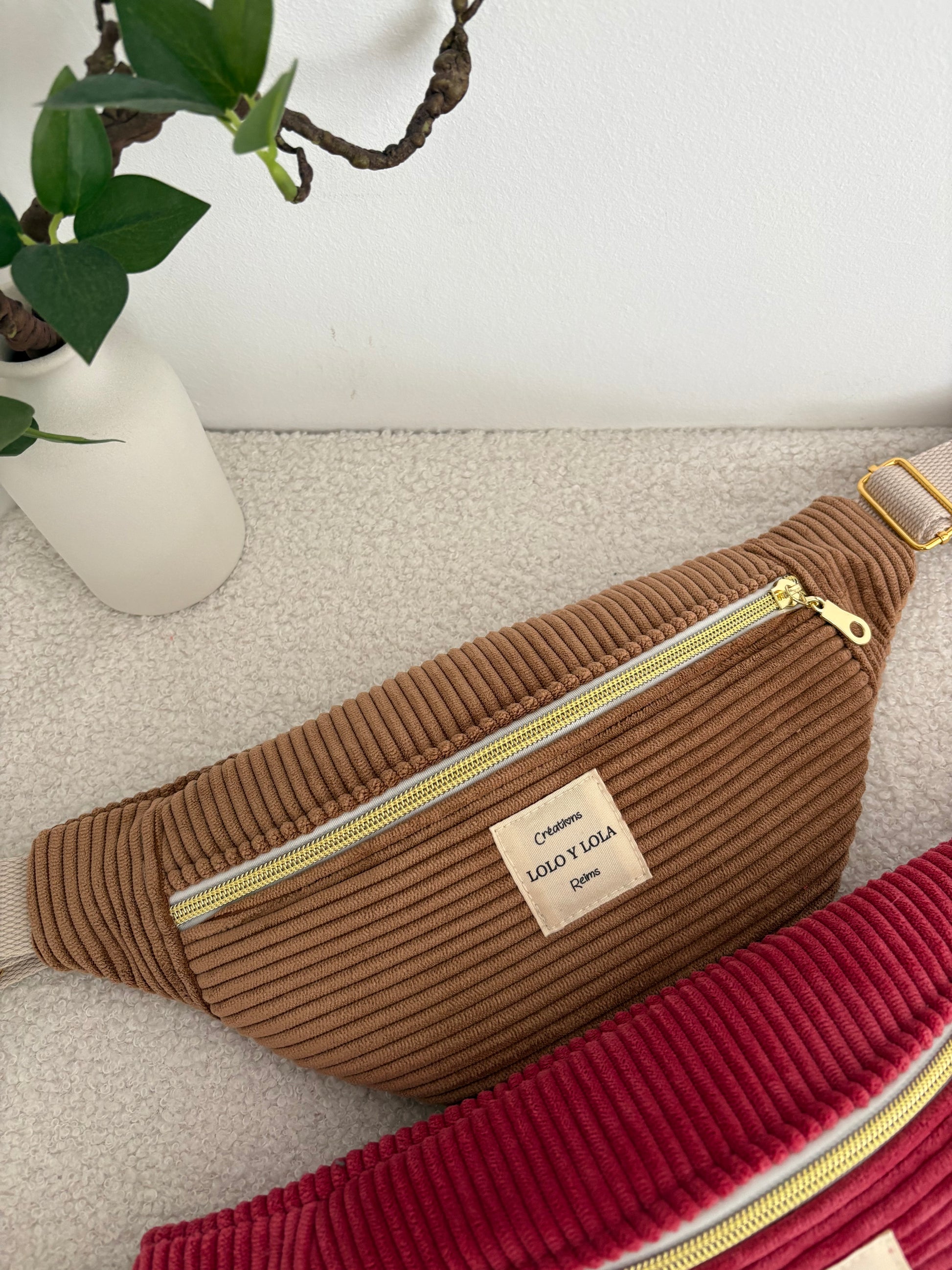 Sac banane personnalisé en velours côtelé vert sapin rose et marron 
