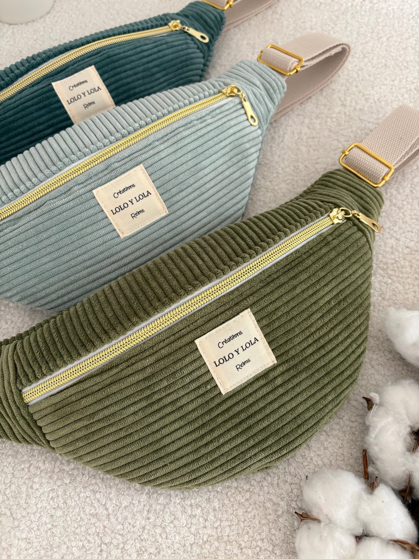 Sac banane personnalisé en velours côtelé vert olive sapin et bleu céladon 