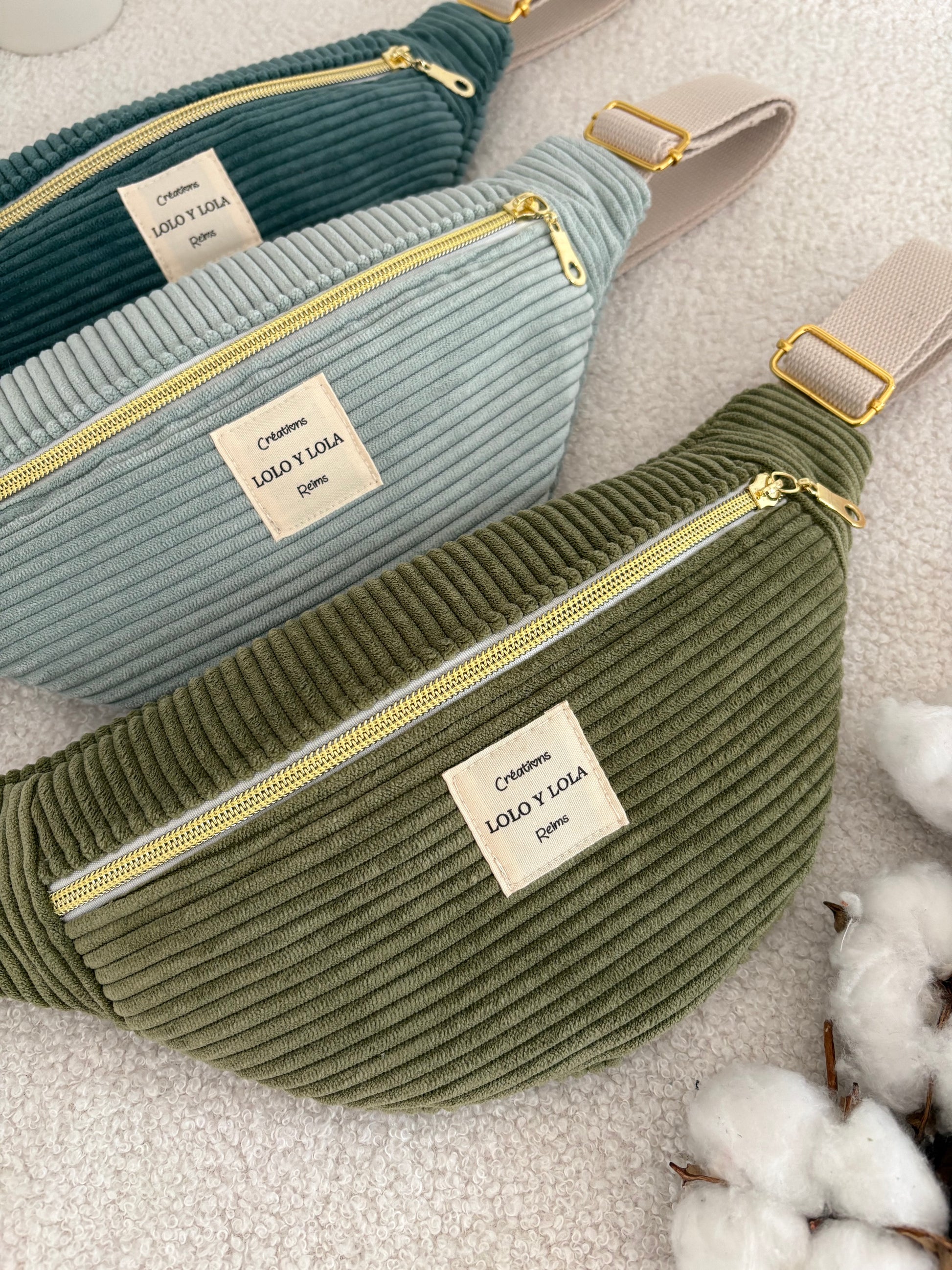 Sac banane personnalisé en velours côtelé vert olive sapin et bleu céladon 