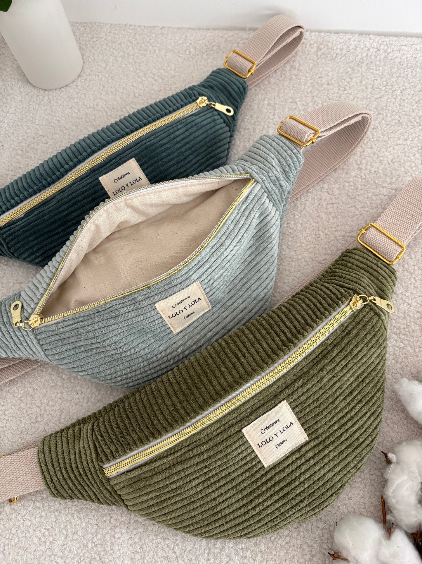 Sac banane personnalisé en velours côtelé vert sapin olive et bleu céladon 