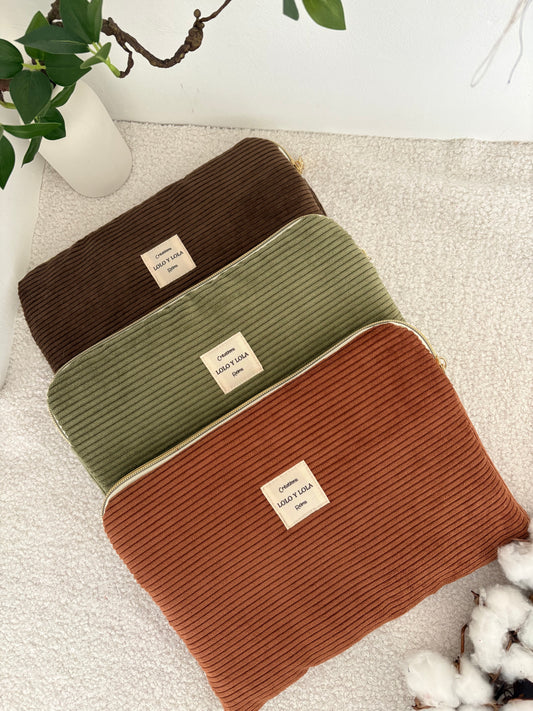 Housse de protection tablette velours côtelé personnalisé vert olive marron camel chocolat broderie prénom 