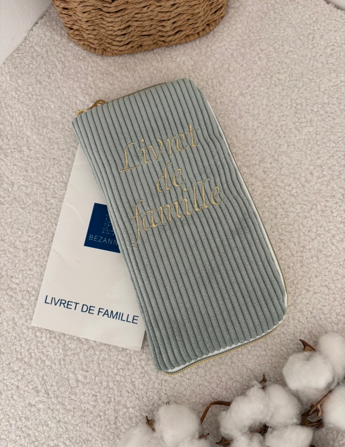 Protège livret de famille personnalisé velours côtelé bleu céladon 