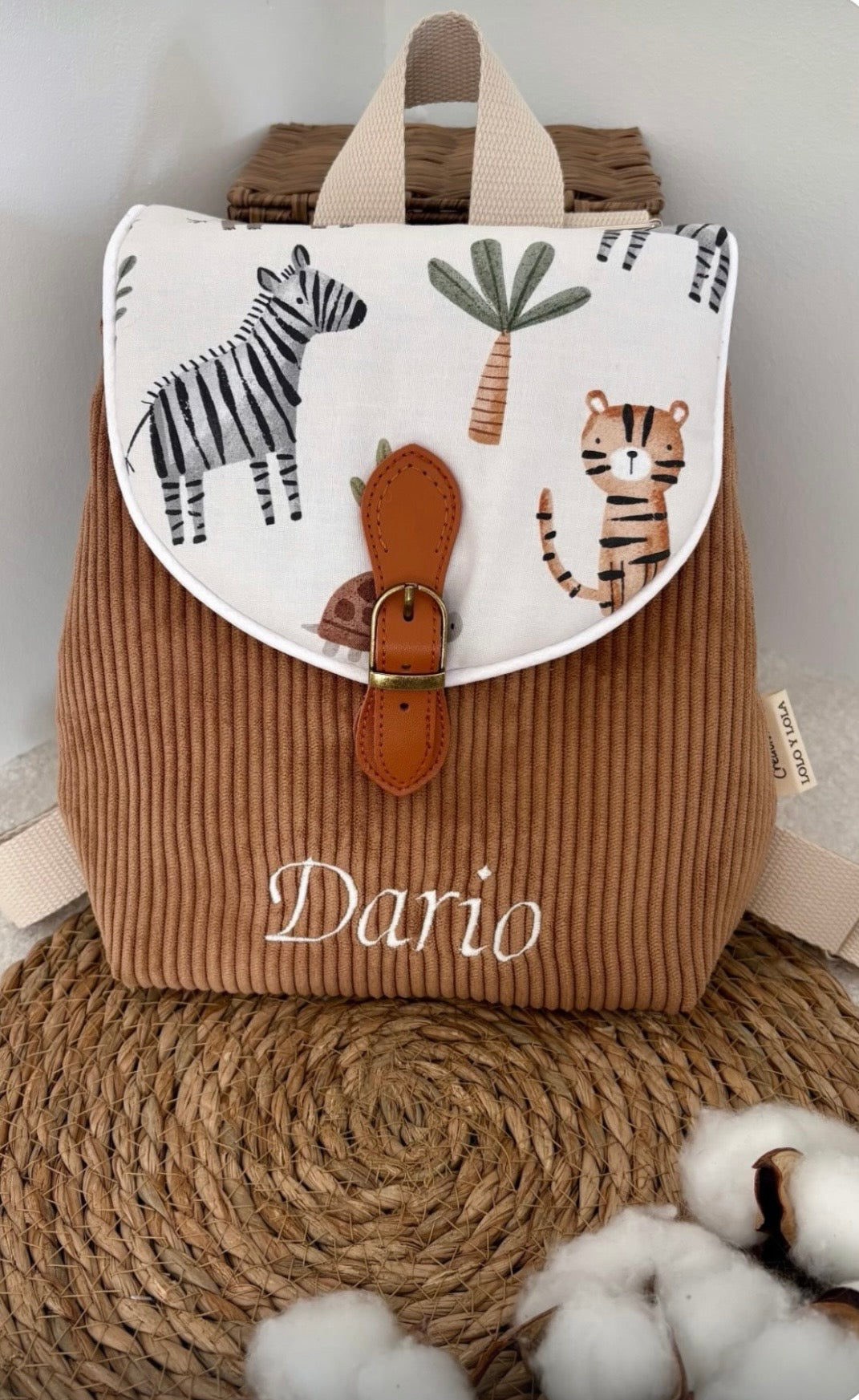 Sac maternelle personnalisé broderie prénom velours côtelé cappuccino rabat savane zèbre tigre 