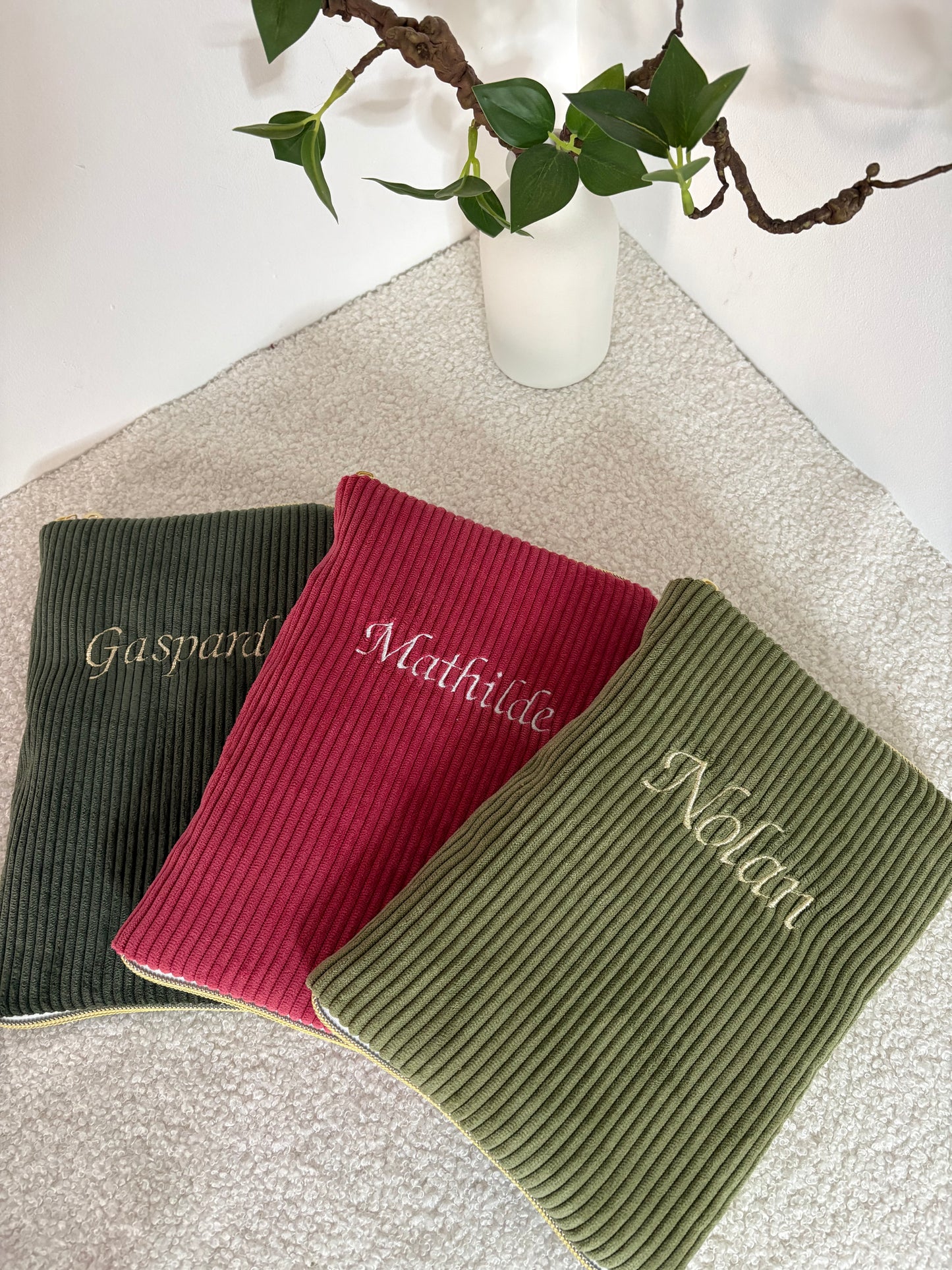 Protège carnet de santé velours côtelé framboise kaki olive  broderie prénom 