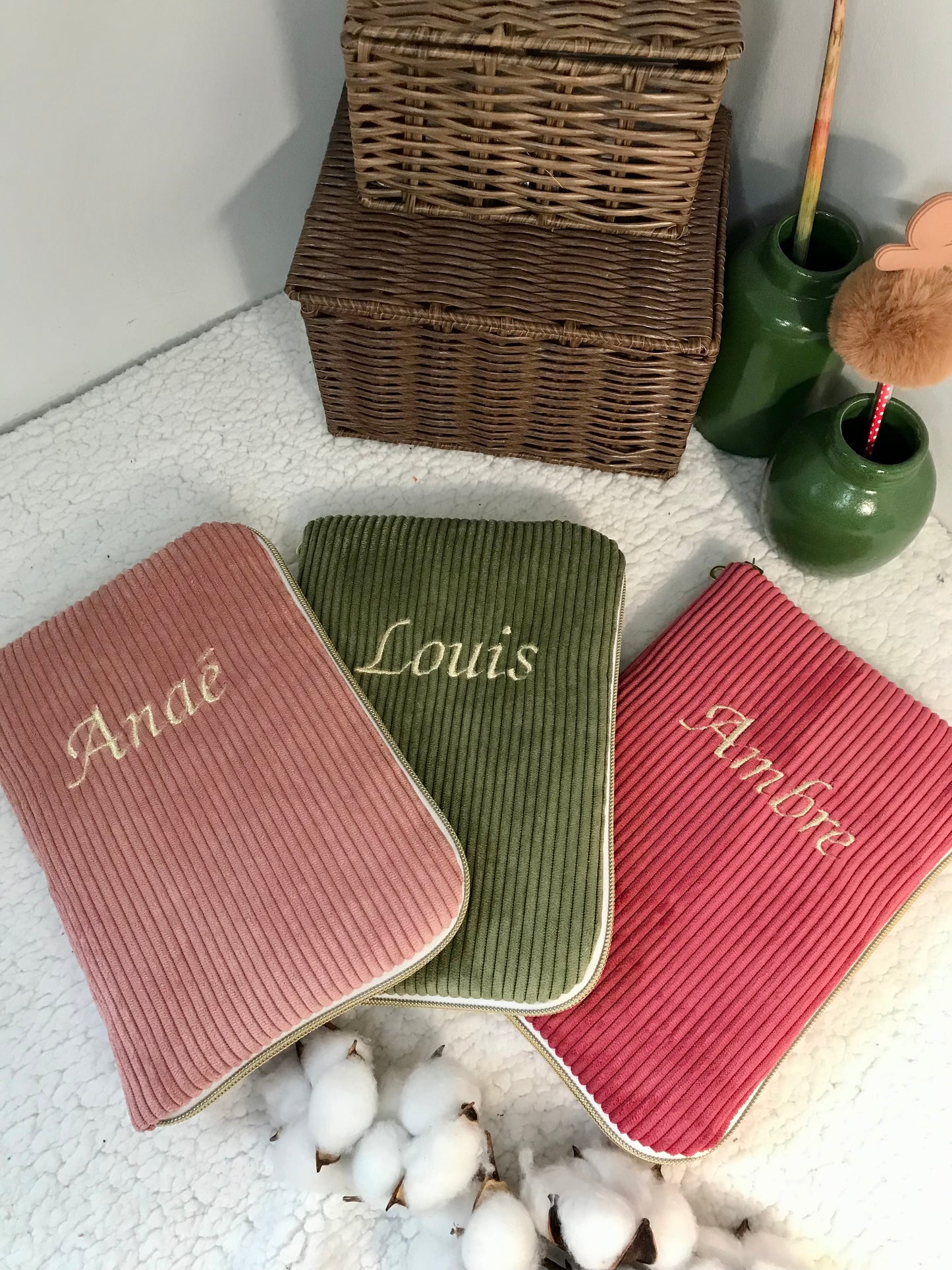 Protège carnet de santé velours côtelé vieux rose olive framboise broderie prénom 