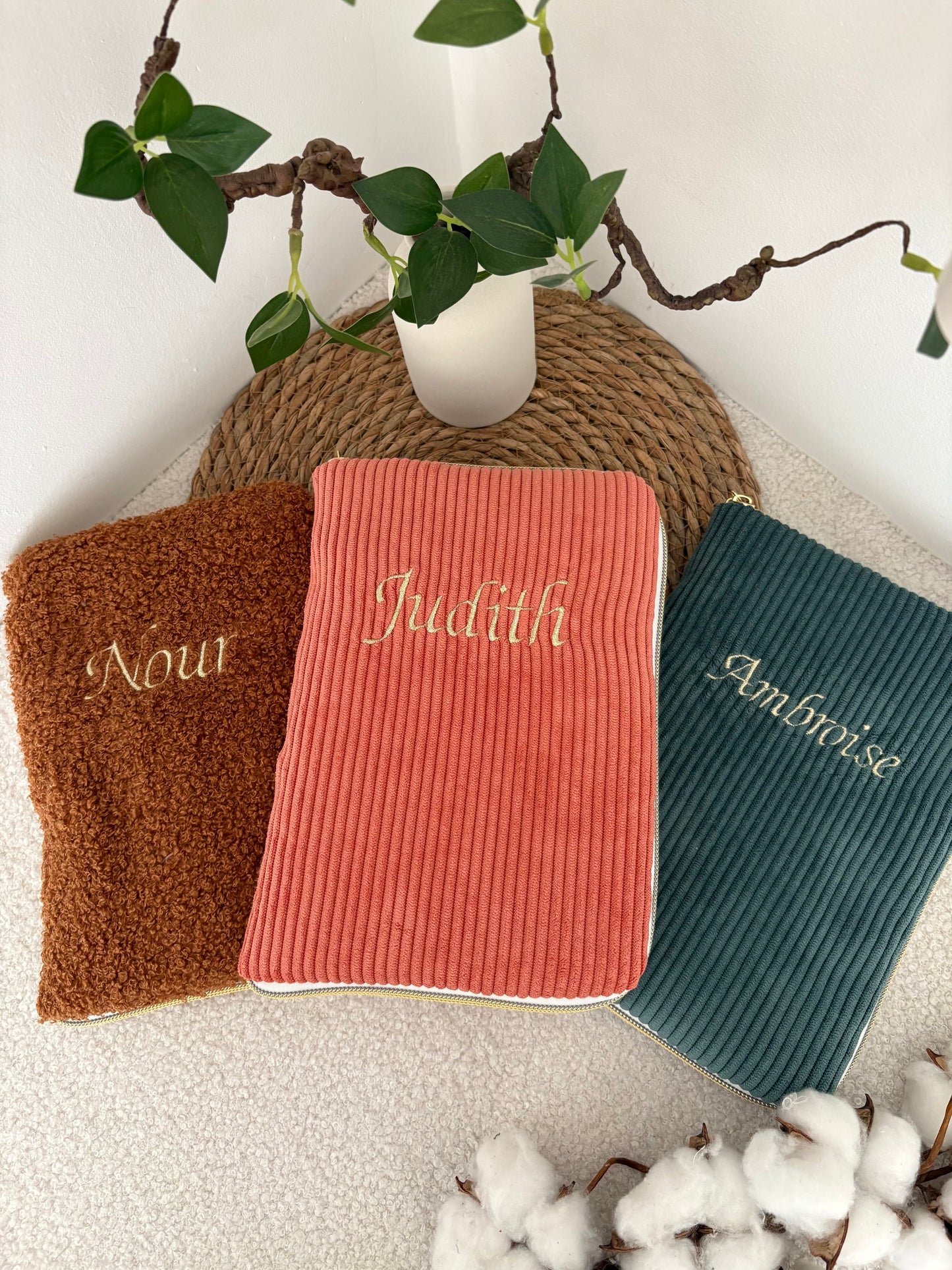 Protège carnet de santé velours côtelé broderie prénom 