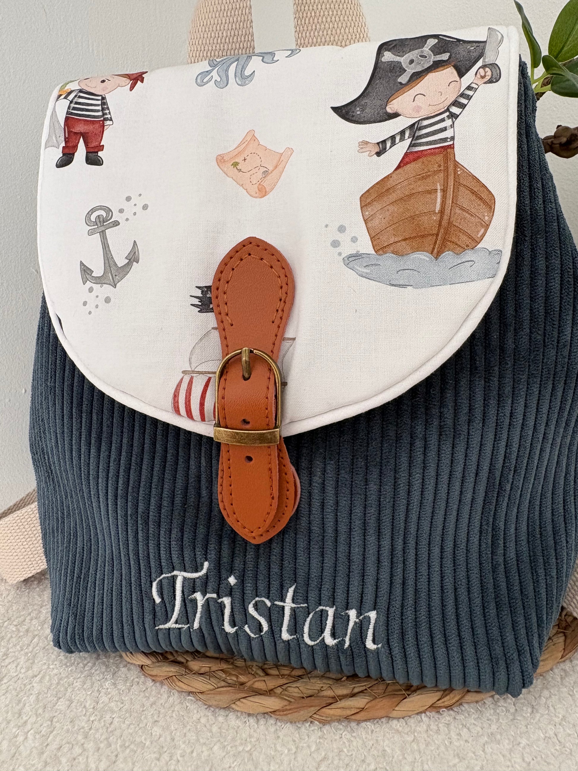 Sac maternelle personnalisé broderie prénom velours côtelé marine rabat pirate 
