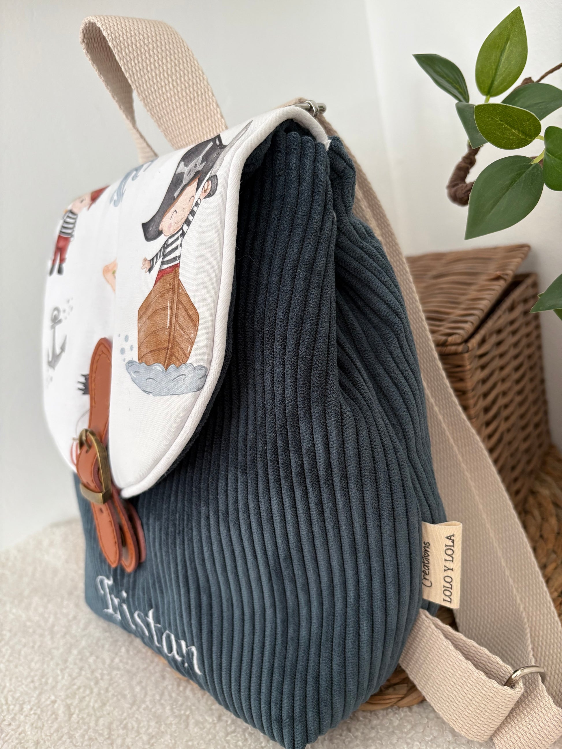 Sac maternelle personnalisé broderie prénom  velours côtelé marine rabat pirate 