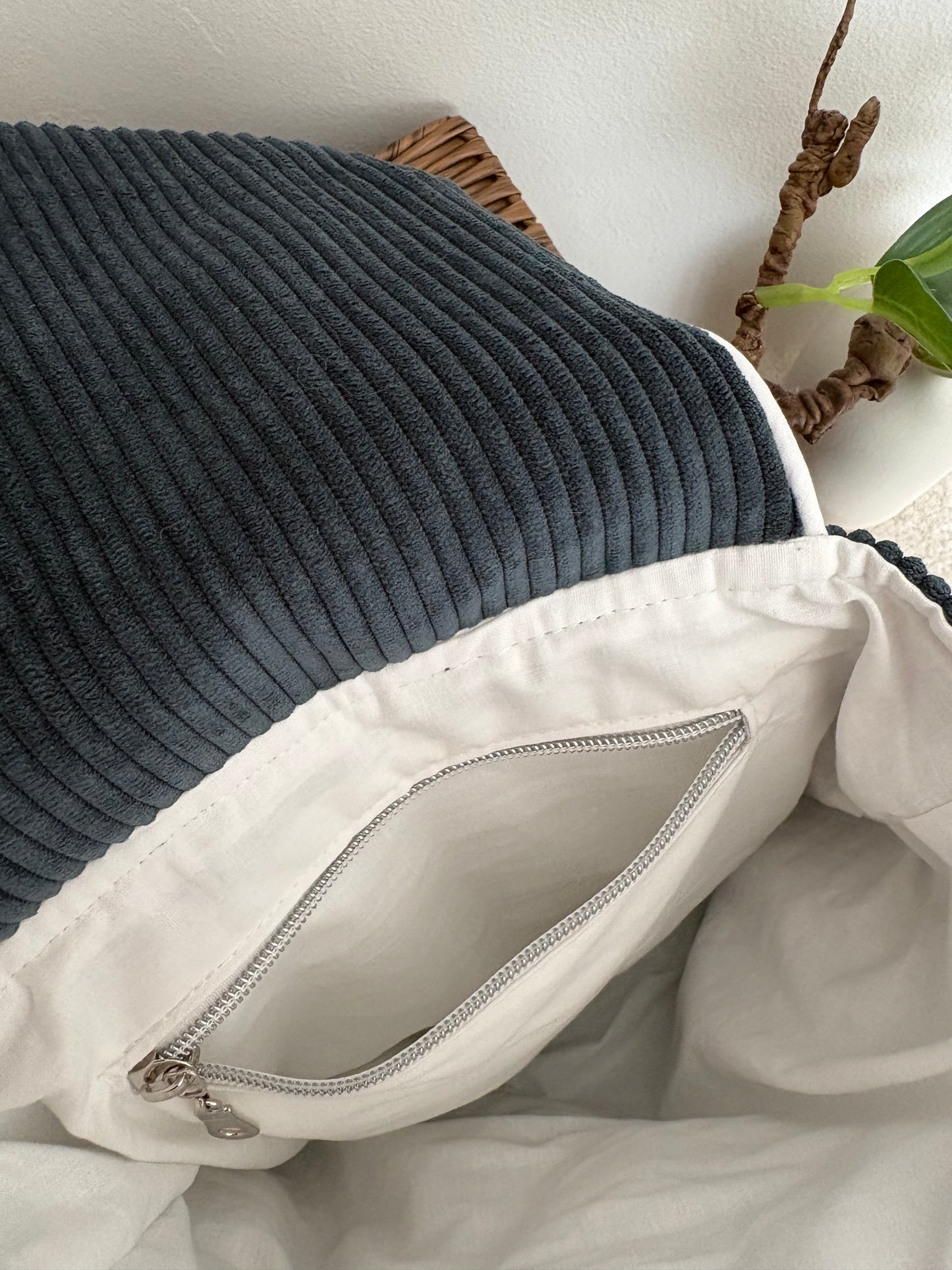 Sac maternelle personnalisé prénom broderie velours côtelé marine rabat pirate 