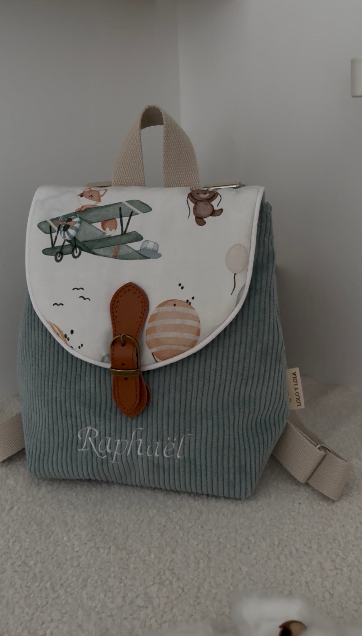 Sac maternelle personnalisé broderie prénom velours côtelé ciel rabat avion renard 
